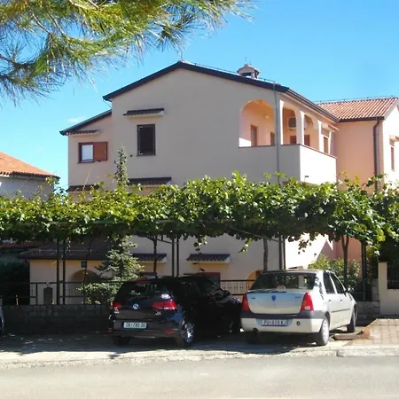 Apartment In With Balcony, Air Conditioning, Wi-fi Porec
