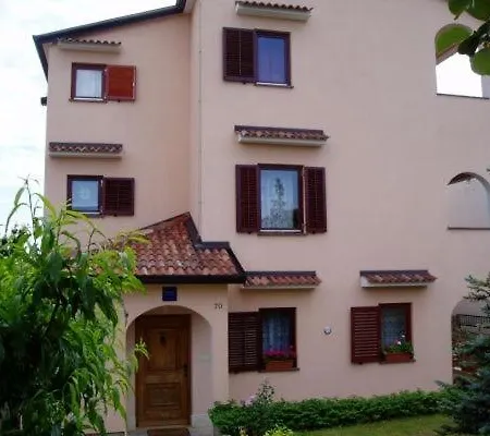 In With Balcony, Air Conditioning, Wi-fi Apartment Porec