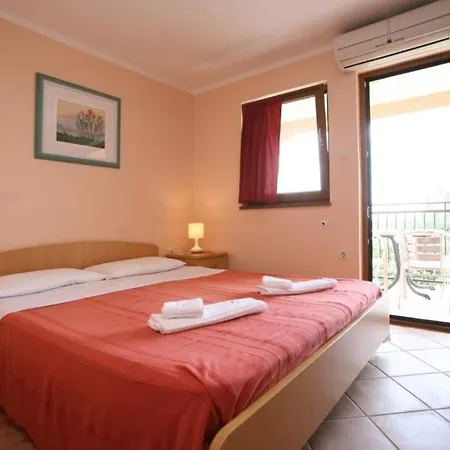 In With Balcony, Air Conditioning, Wi-fi Apartment Porec