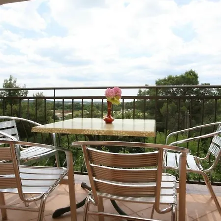 In With Balcony, Air Conditioning, Wi-fi Apartment *