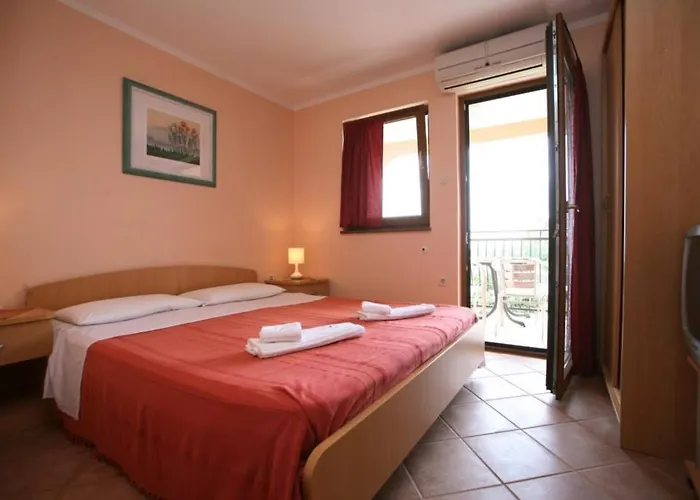 In With Balcony, Air Conditioning, Wi-fi