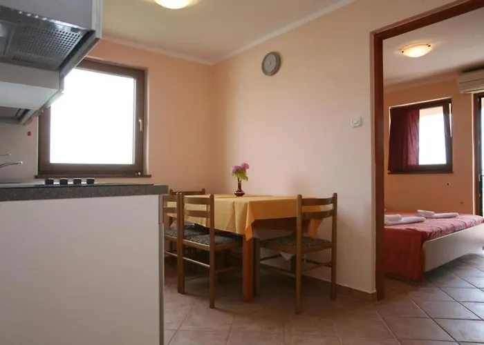 In With Balcony, Air Conditioning, Wi-fi *